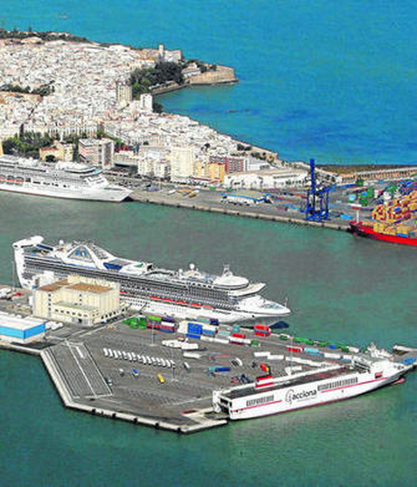 Acciona y FCC construirán la futura terminal de contenedores de Cádiz