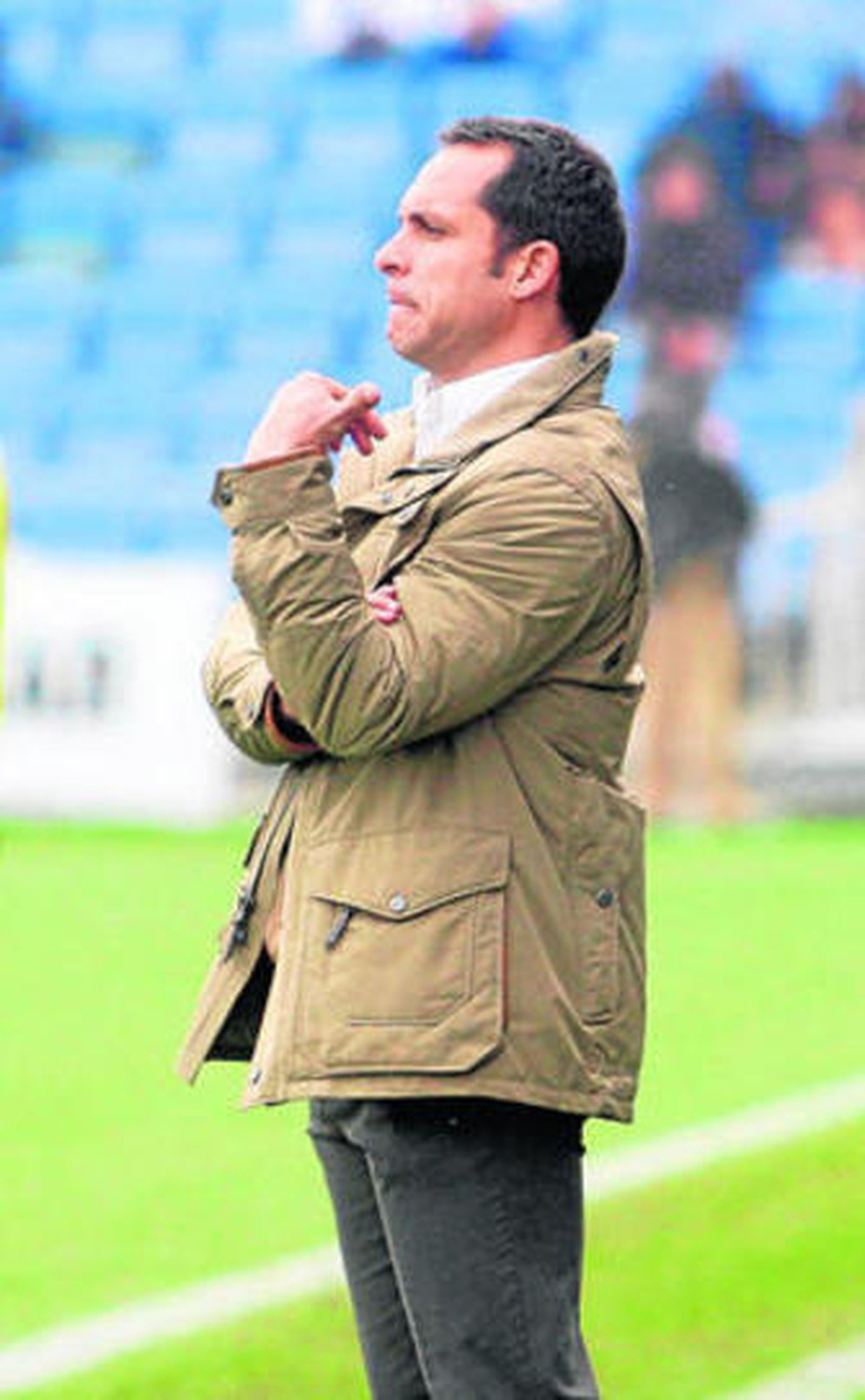 Sergi Barjuan da indicaciones a sus jugadores durante el encuentro.