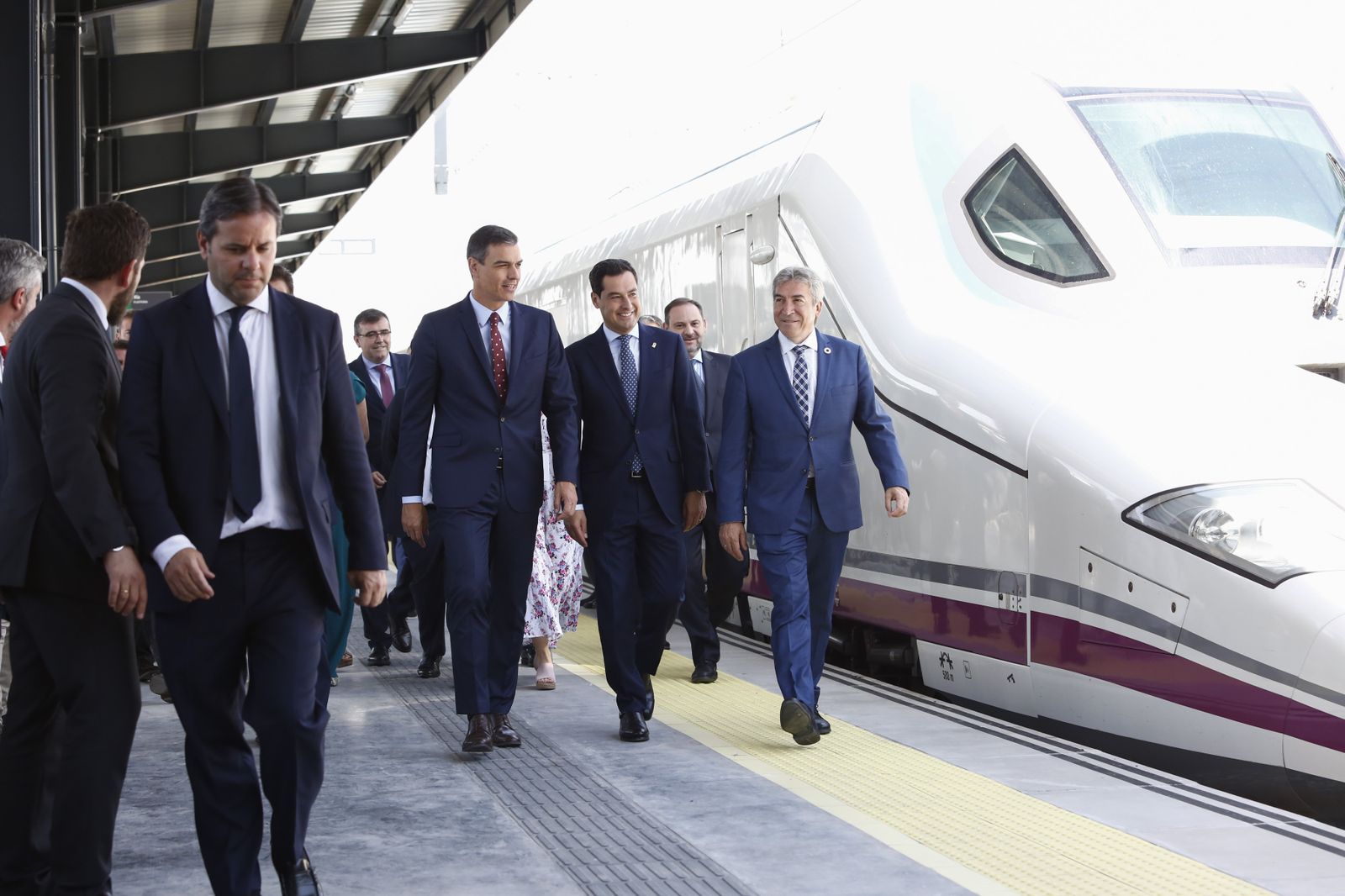 Pedro Sánchez y Juanma Moreno, en un acto conjunto en Granada.