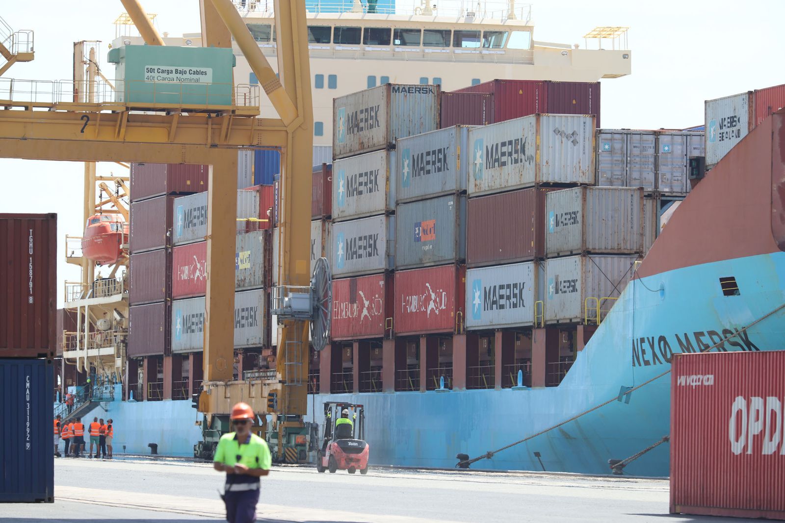 Imágenes de la llegada del buque Maersk al Puerto de Huelva, que abre las escalas con la línea entre Leixoes y Algeciras