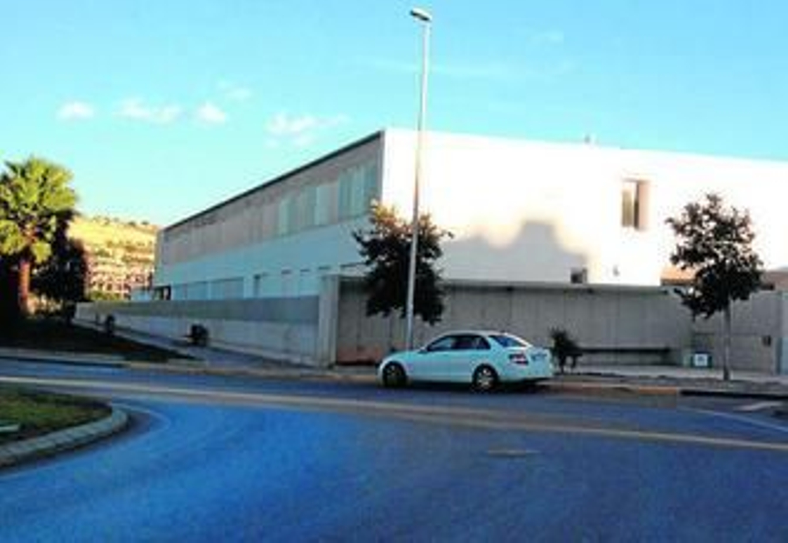 El centro lleva abierto dos años y aún está inconcluso.