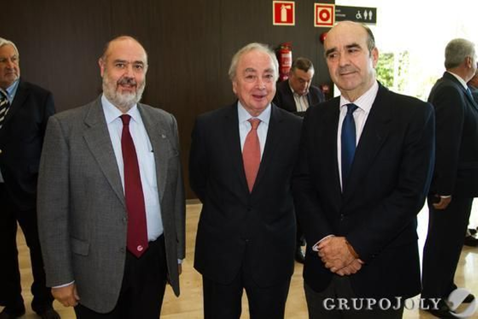 Los ingenieros José Abraham Carrascosa y Francisco Campos flanquean al arquitecto Luis Gómez-Stern.

Foto: Juan Carlos Vázquez/ Victoria Hidalgo