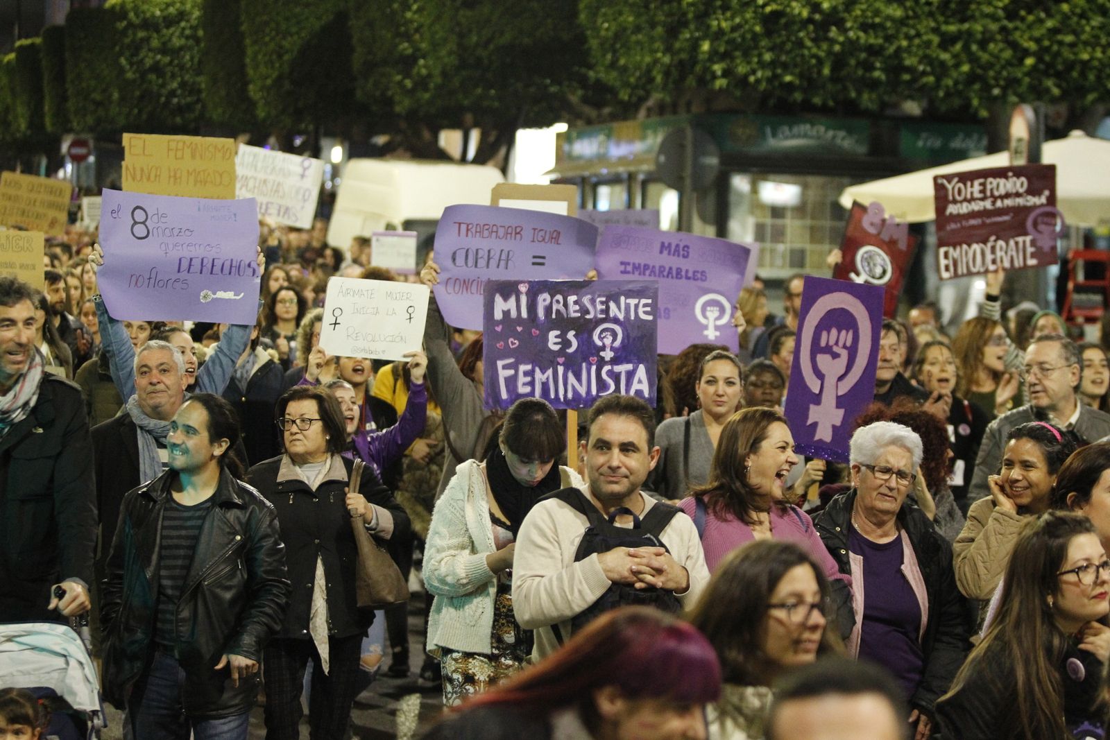 Fotogalería manifestación Día Internacional de la Mujer en Almería