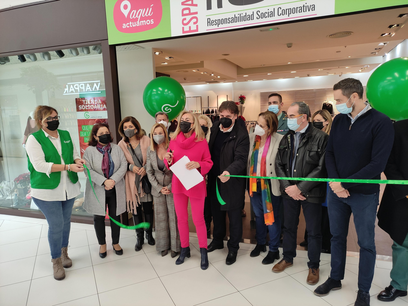La tienda del centro comercial La Sierra para ayudar a los enfermos de cáncer, en imágenes