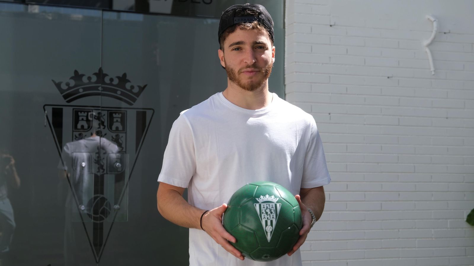 Armando Shashoua, en el patio interior de El Arcángel.