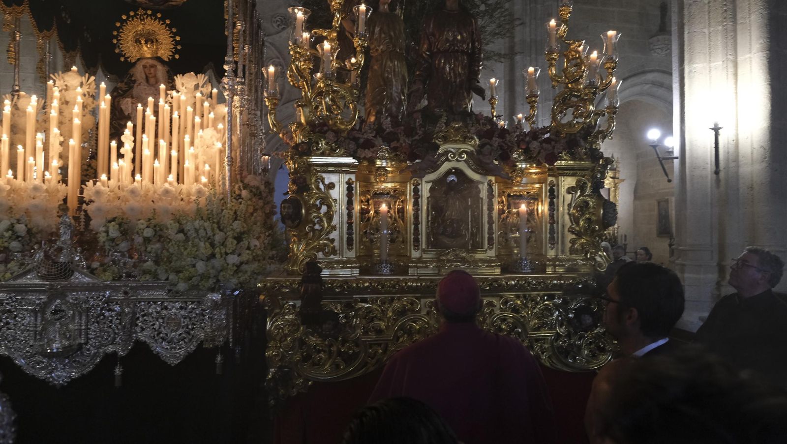 Estudiantes en la Semana Santa de Almería 2025
