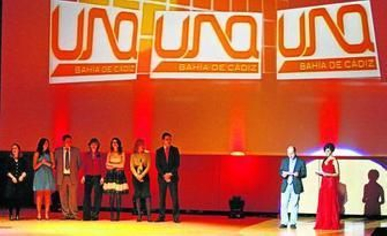 UNA Televisión presentó a todos sus presentadores ayer en el Palacio de Congresos.