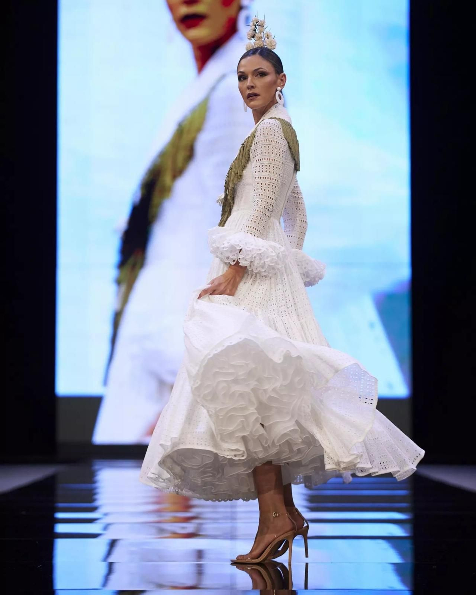 Traje de flamenca en tejido perforado.