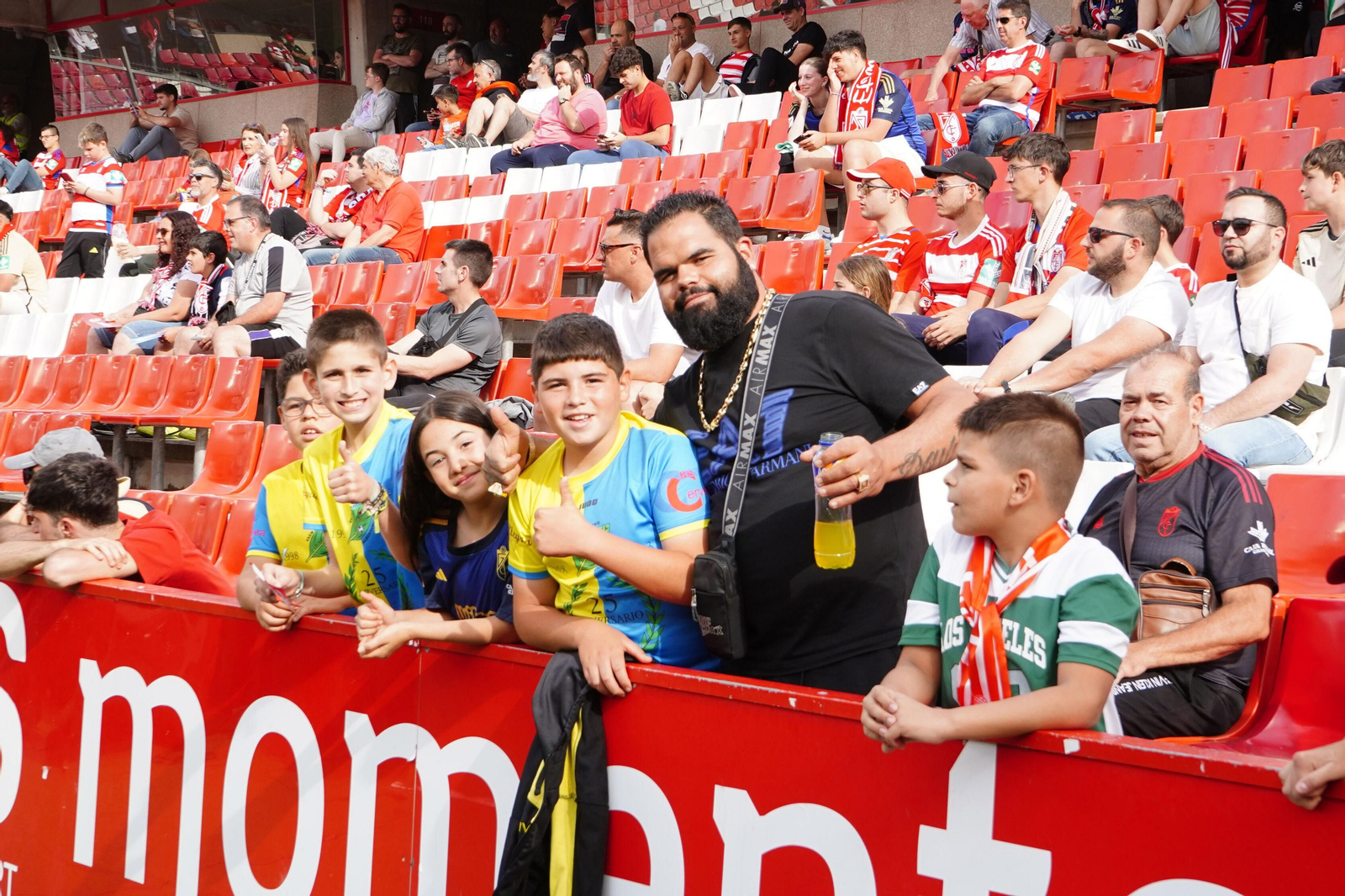 Encuéntrate en la grada de Los Cármenes en el Granada-Celta de Vigo