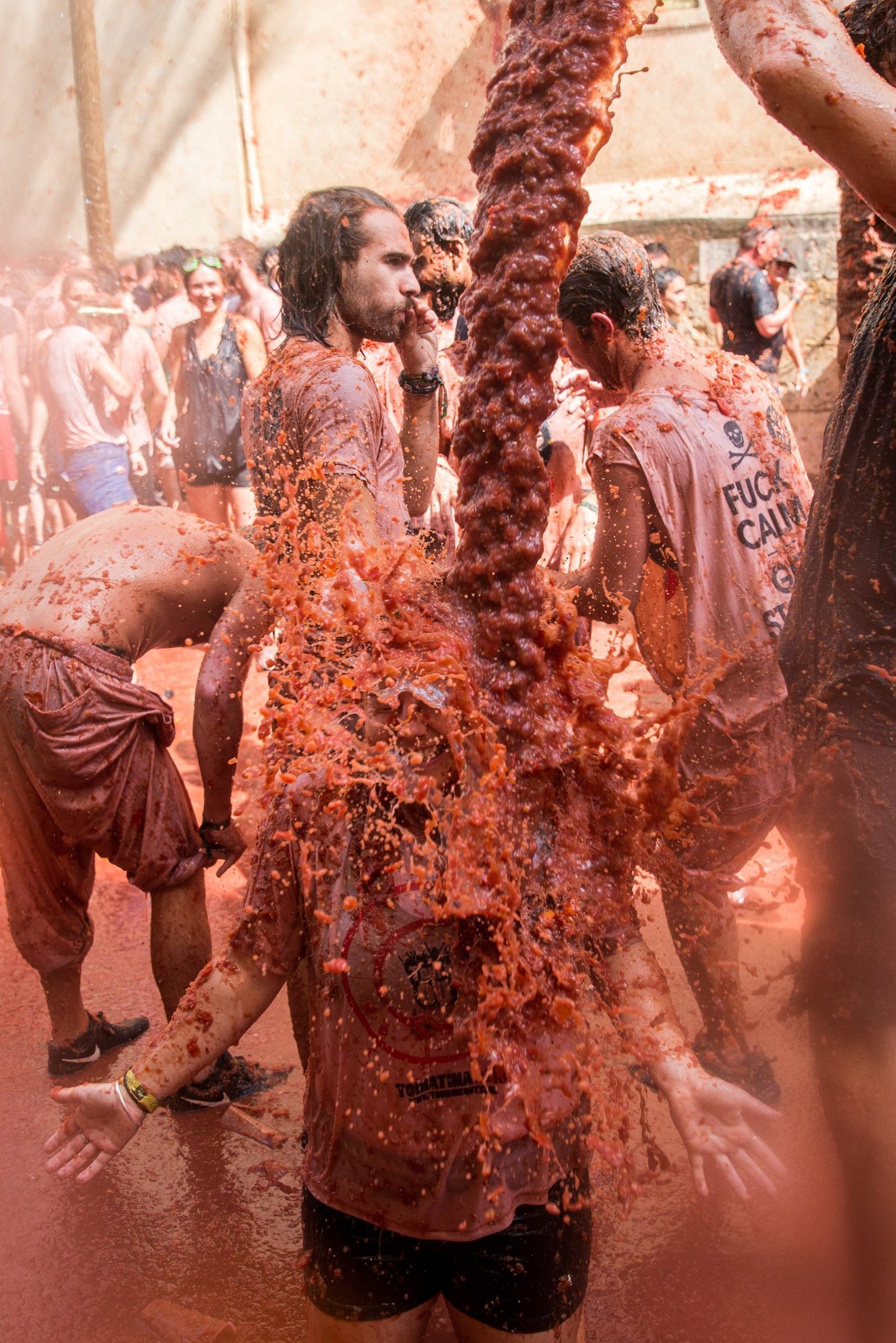 La Tomatina contra la violencia de género, en imágenes
