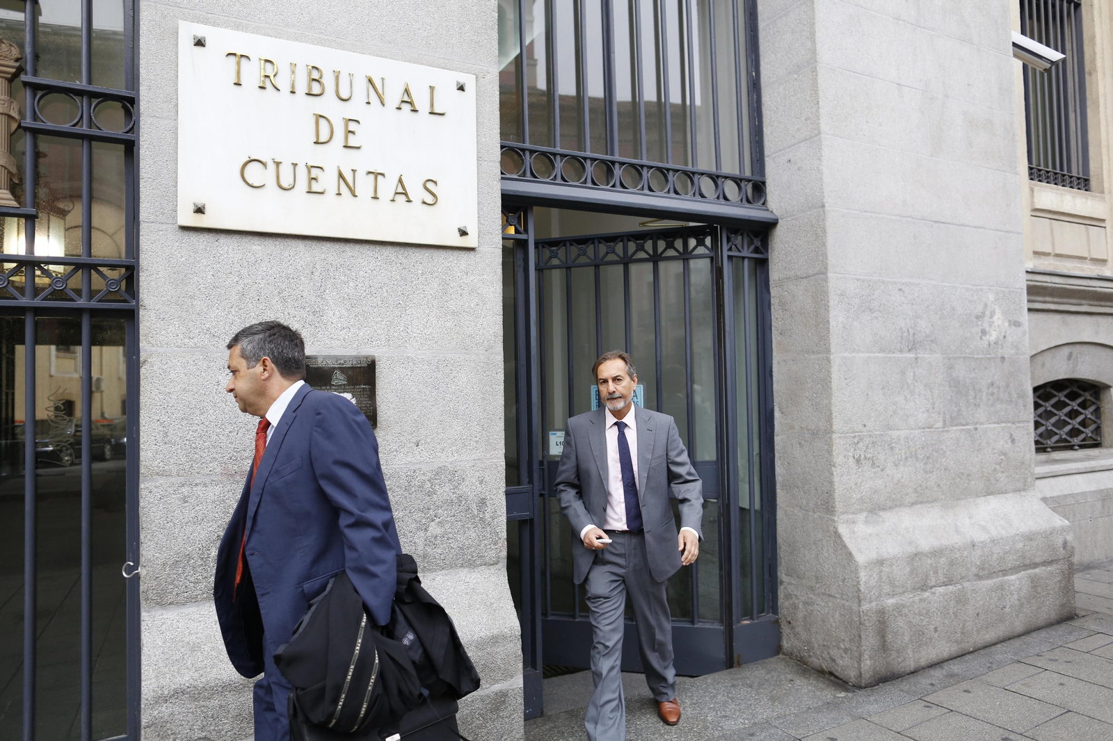 Clemente Ruiz, el que fuera encargado de la caja, sale del Tribunal de Cuentas el día del juicio, en 2013.
