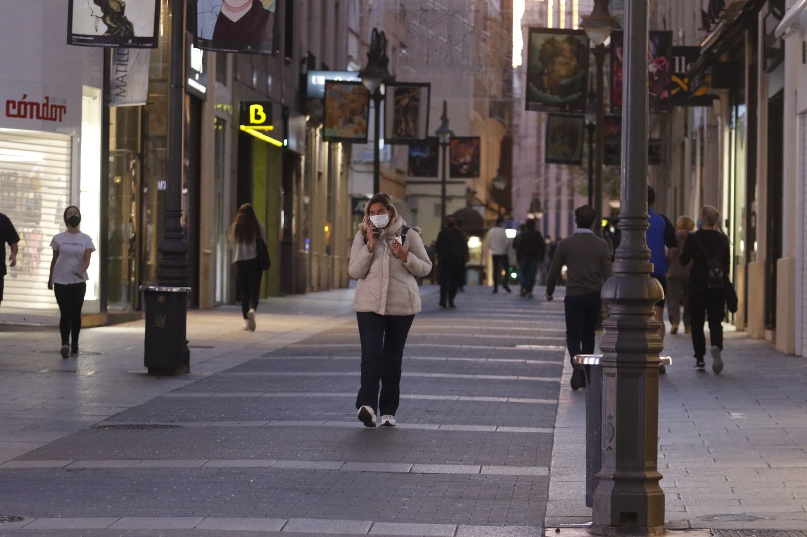 La primera tarde de cierre de bares y comercio en Córdoba, en fotografías