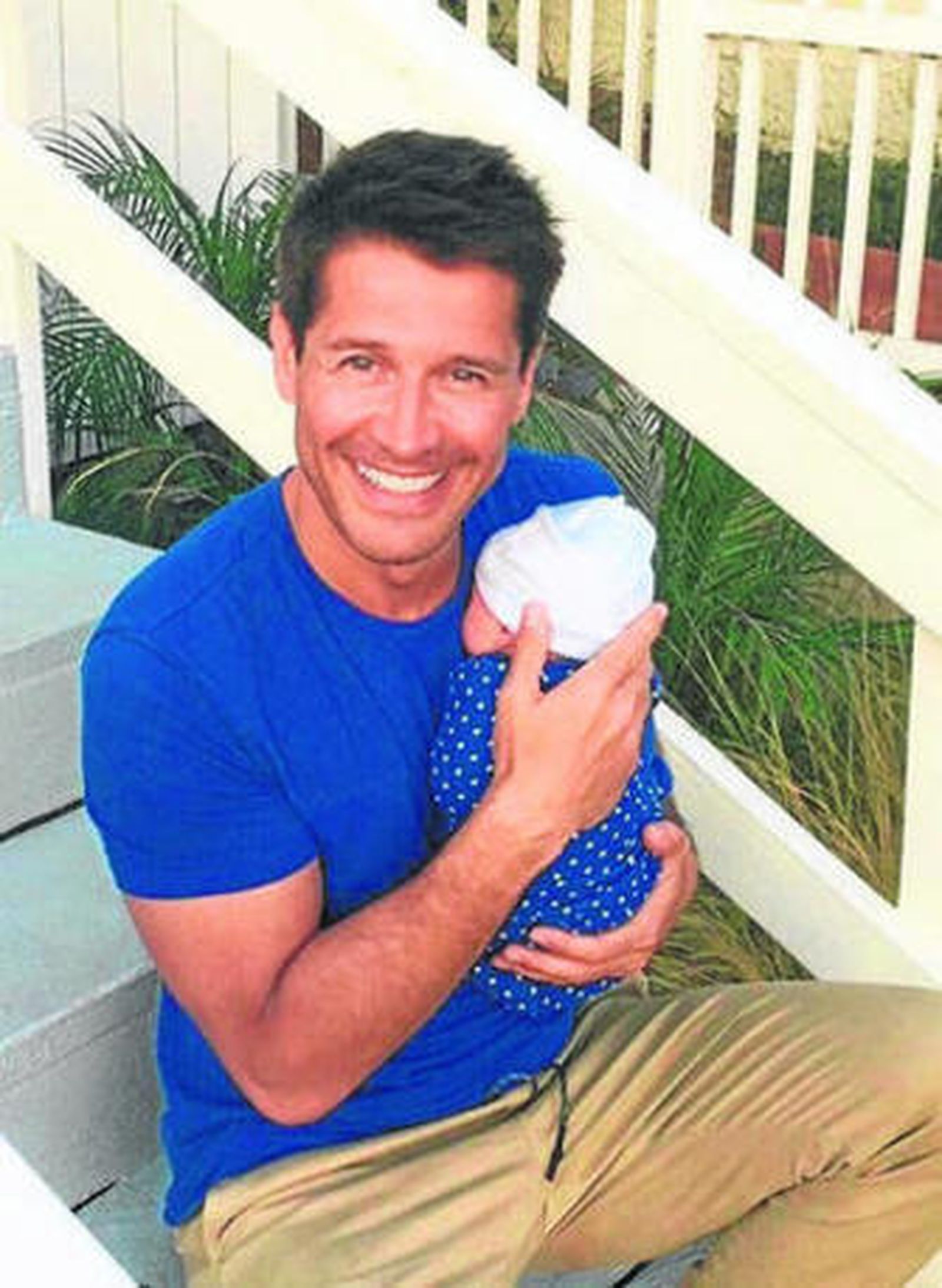 Jaime Cantizano presentó ayer a su pequeño Leo.