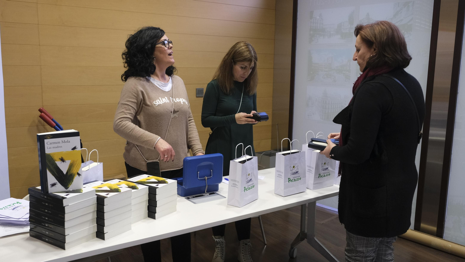 Imágenes de Diario de los Libros con Carmen Mola