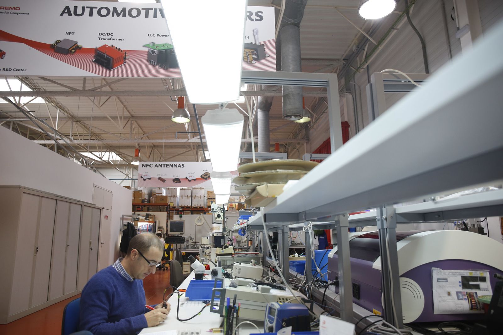 Un empleado en una fábrica malagueña