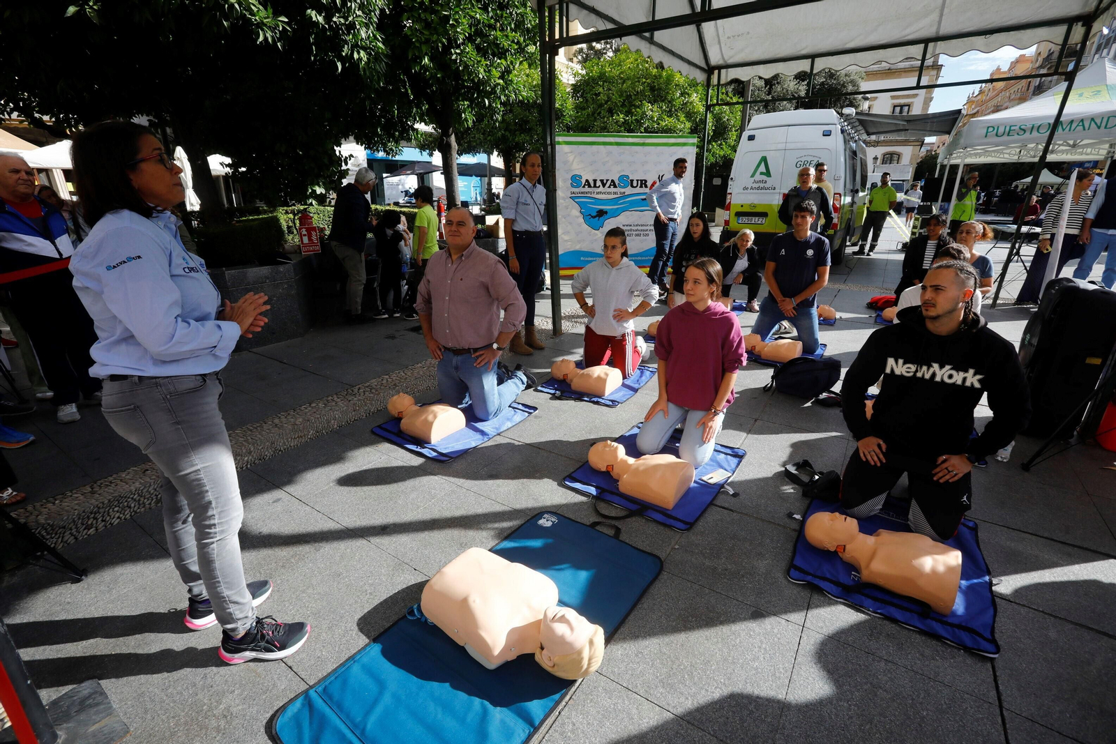 Las imágenes del taller de primeros auxilios y reanimación cardiopulmonar en Las Tendillas