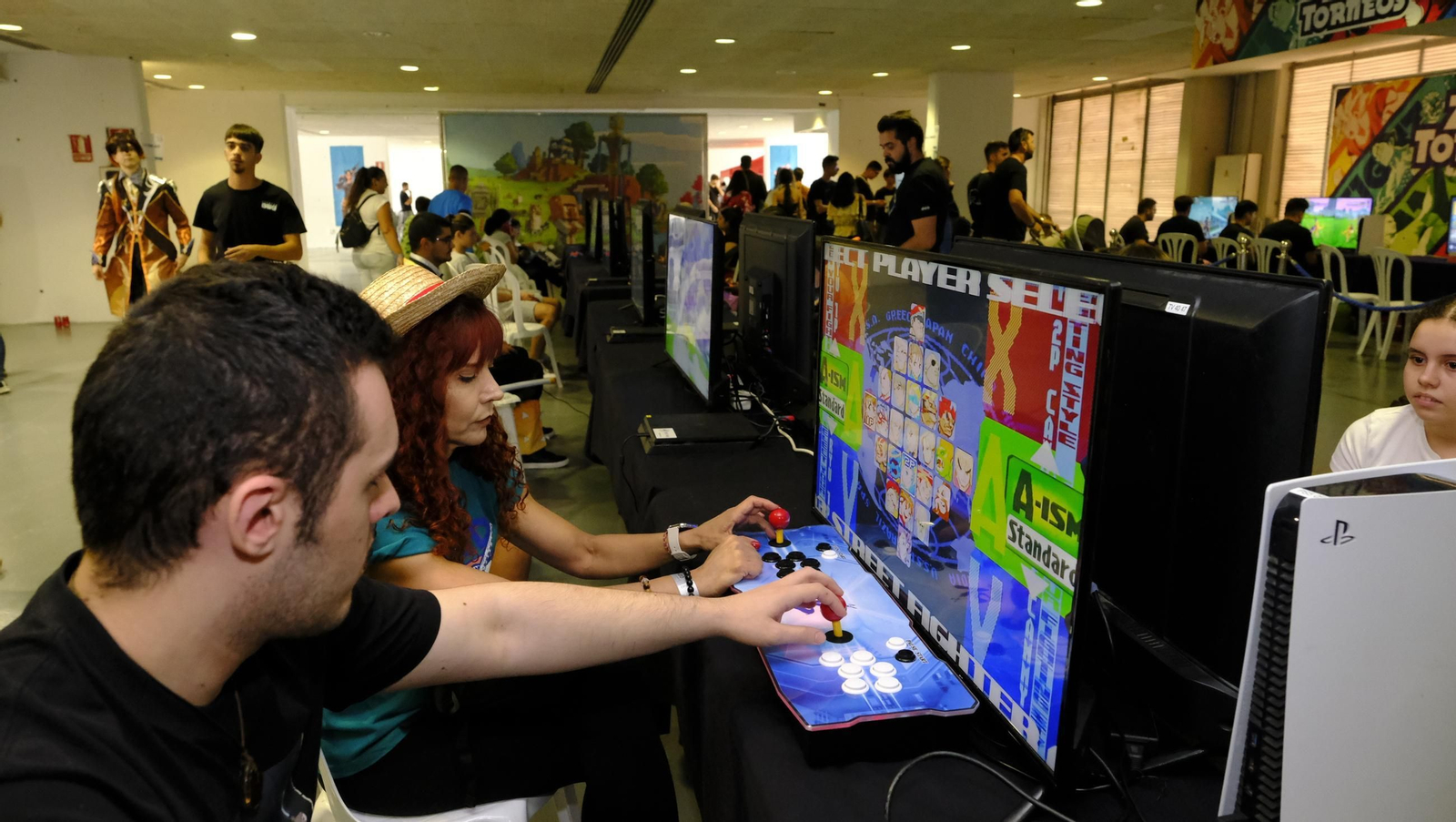 Inauguración del Salón Mangafest en el Palacio de Congresos de El Toyo, en fotos