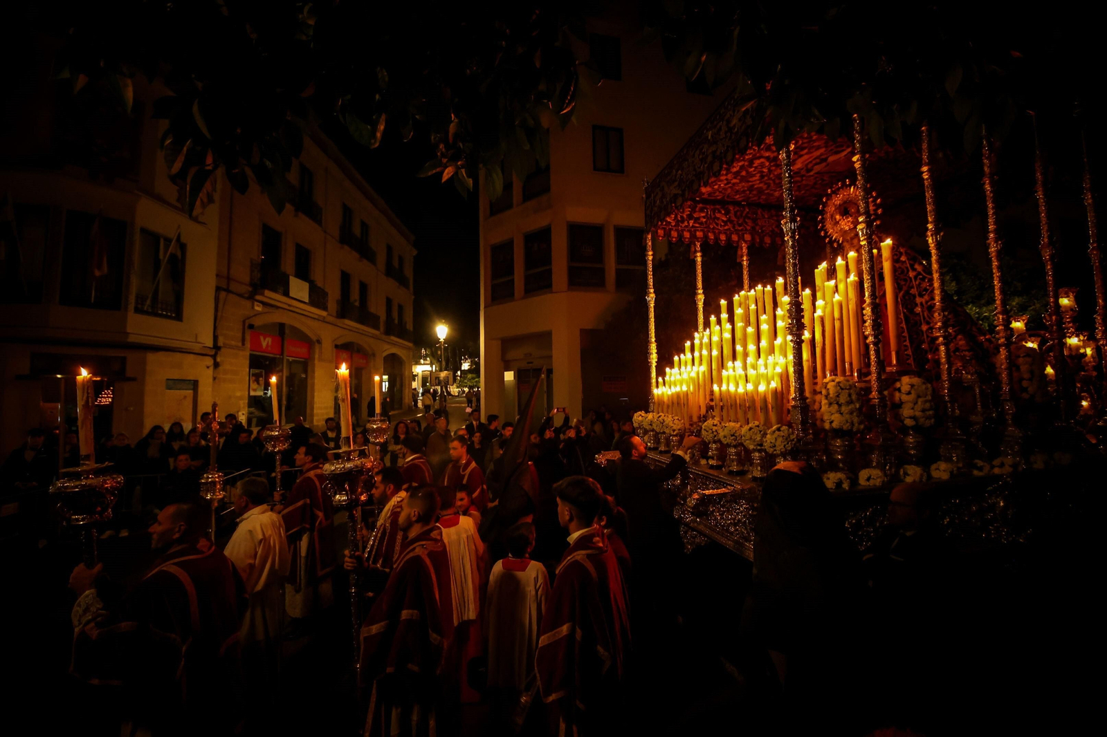 Madrugada del Viernes Santo en Jerez: imágenes de la Noche de Jesús