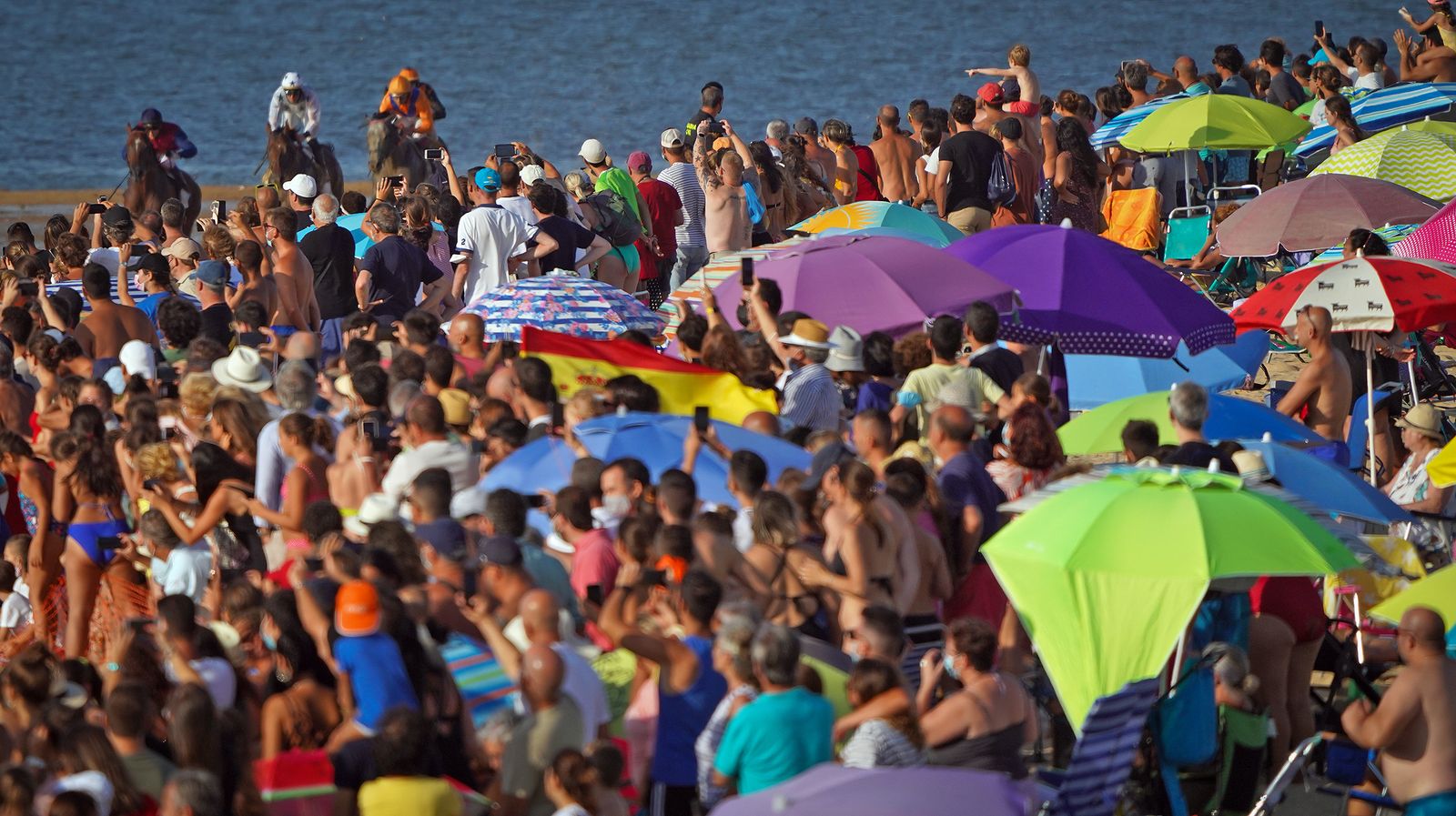 Gran ambiente en las carreras de caballos de Sanlúcar
