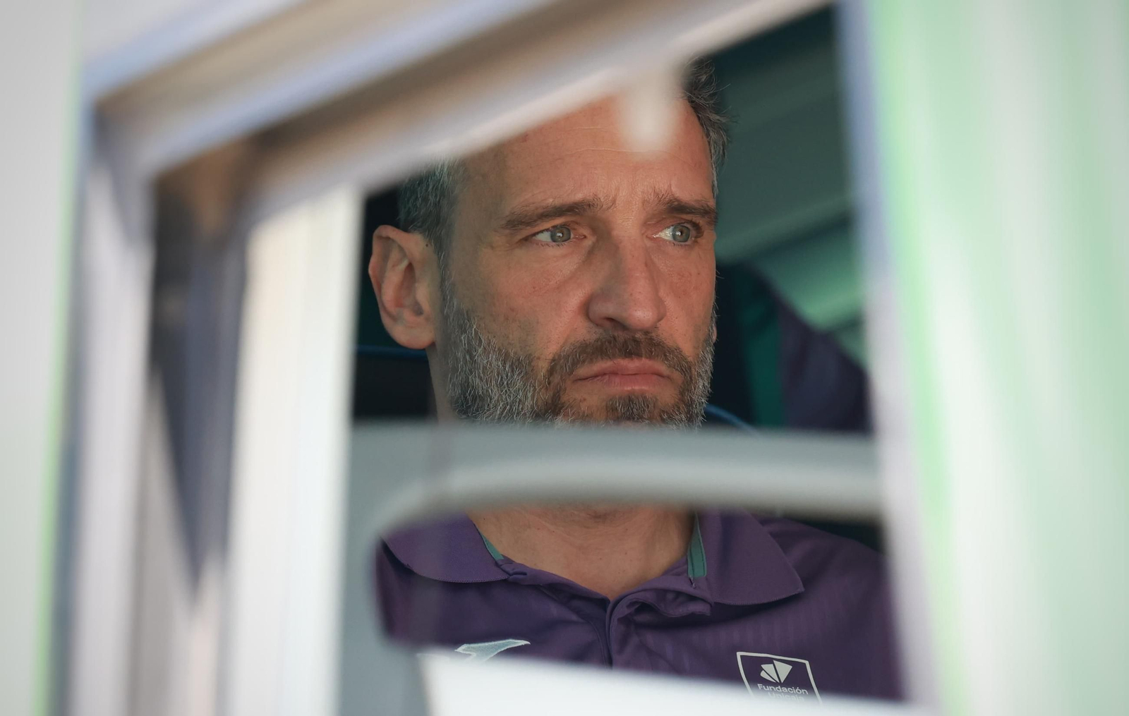 Ibon Navarro, pensativo antes de un viaje.