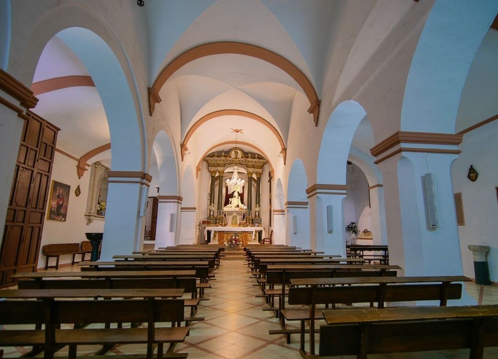 Interior de la iglesia de San Sebastián de Montoro.