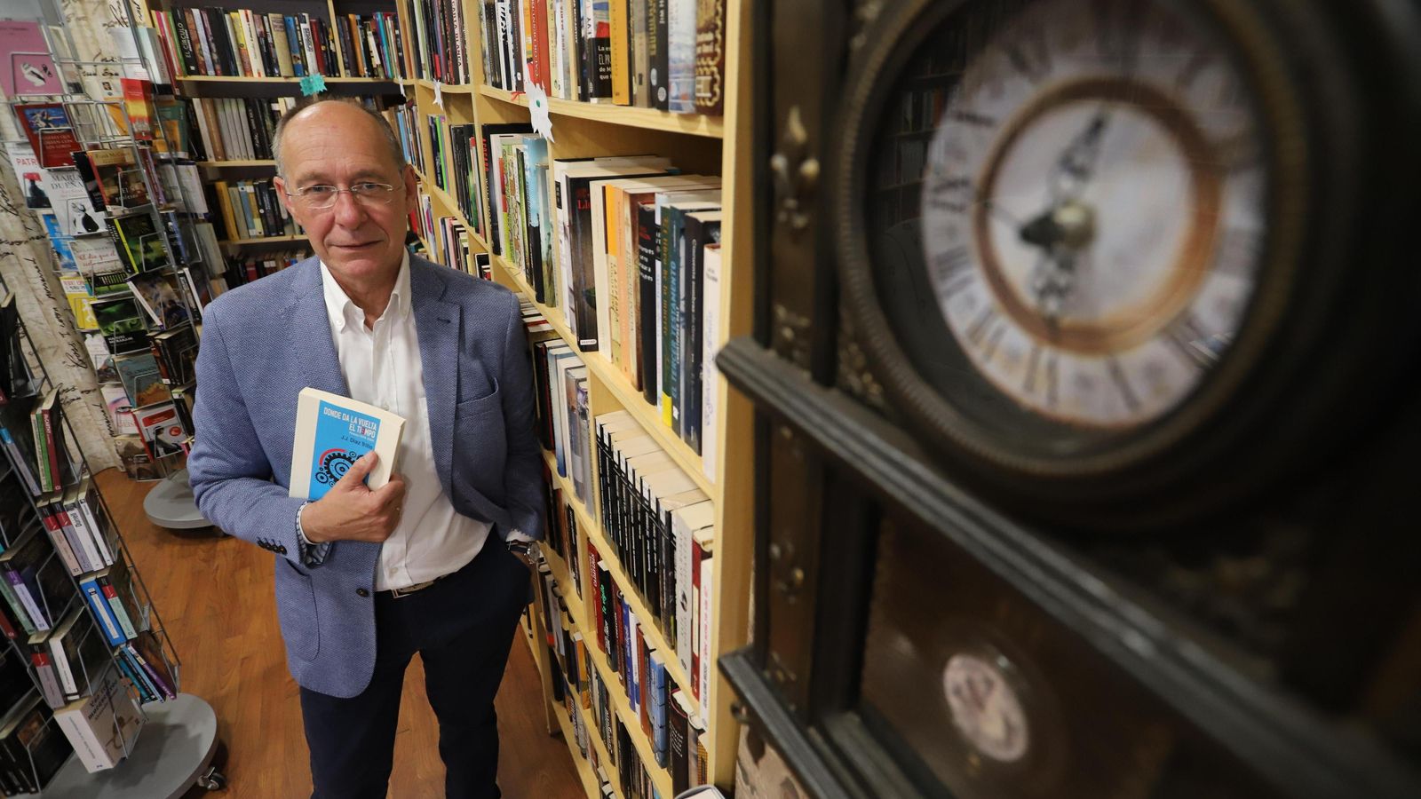 Díaz Trillo, con un reloj en primer plano.