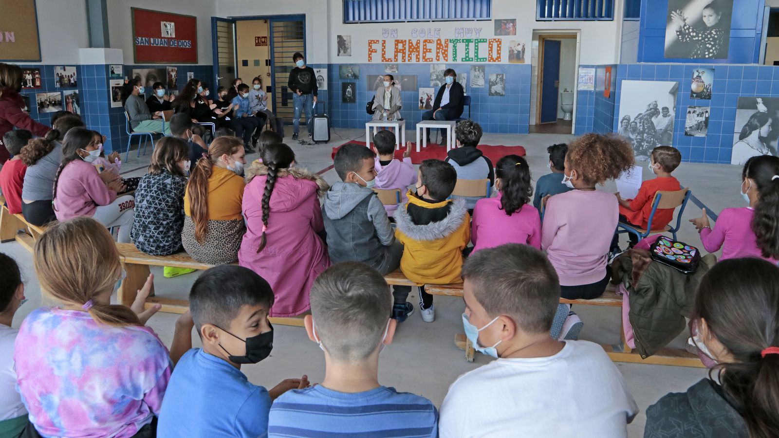 Angelita Gómez visita por el día del flamenco el colegio San Juan de Dios