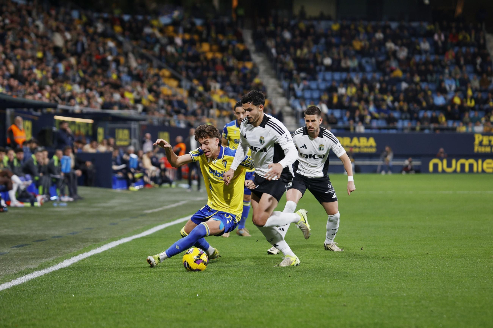 Las imágenes del partido de fútbol Cádiz CF - Burgos