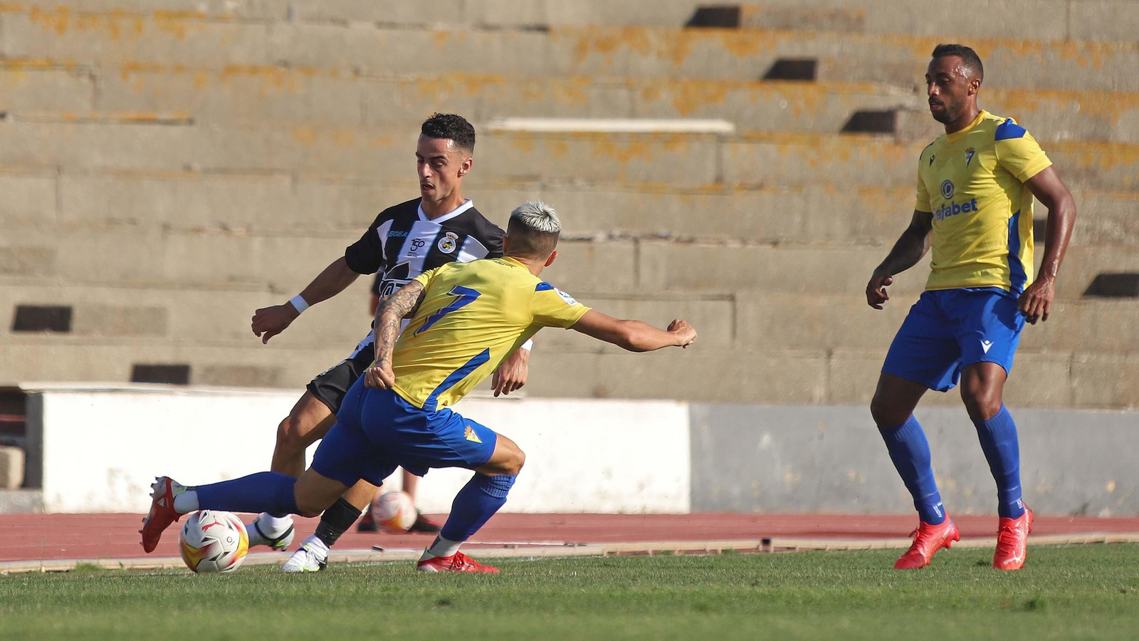 Las mejores fotos del Balona - Cádiz en La Línea