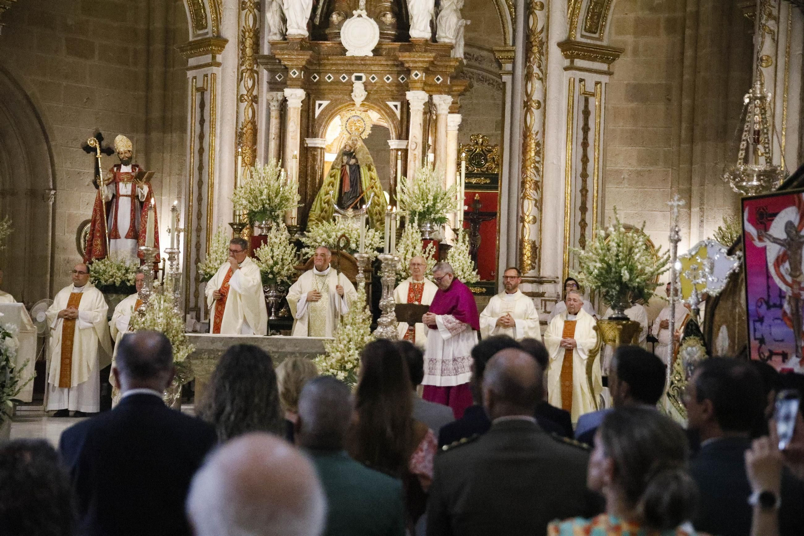 Las imágenes de la santa misa estacional presidida por el obispo de Almería, con la interpretación de Anacrusa