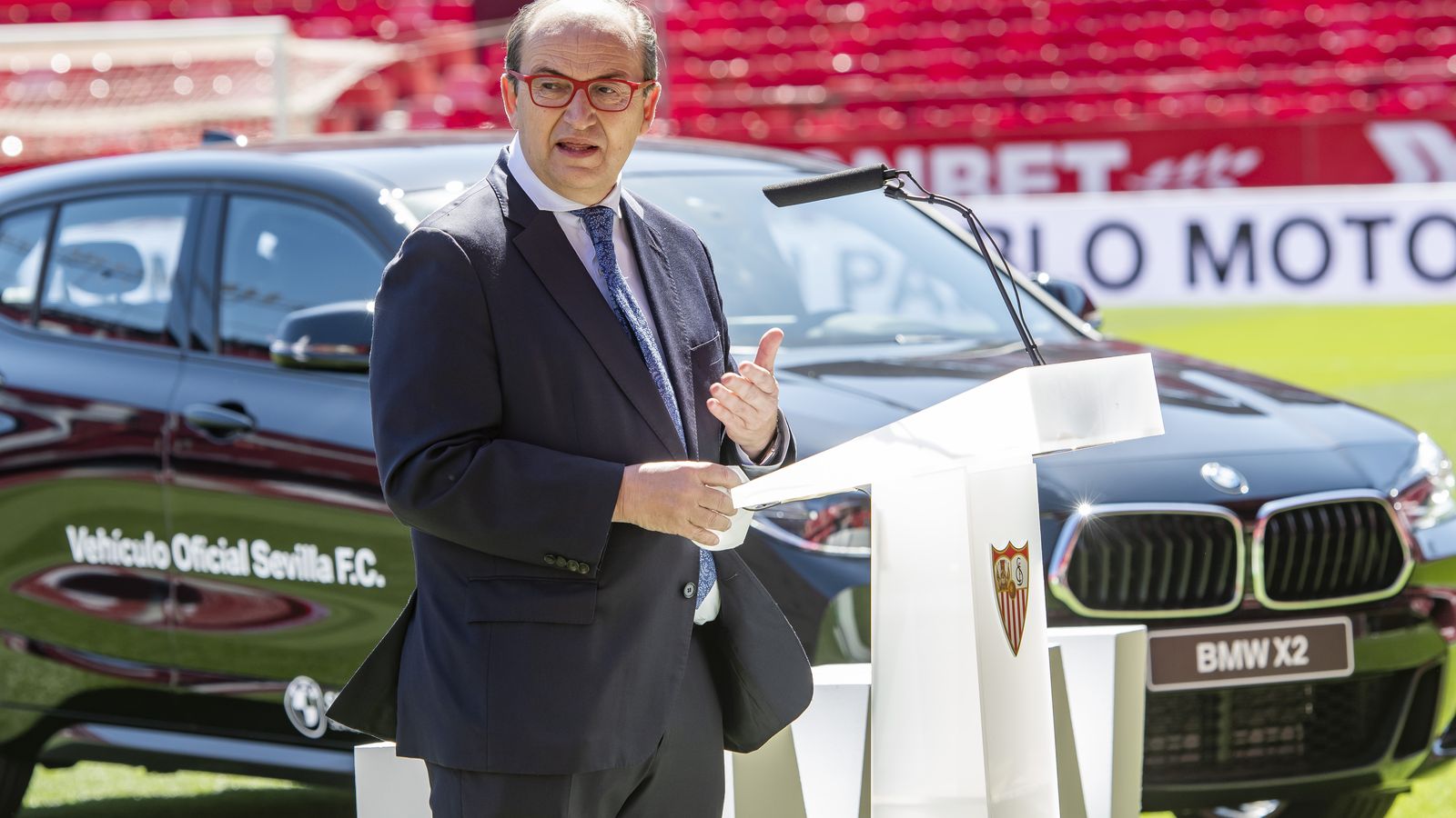 José Castro, presidente del Sevilla F.C., presumió en la presentación de que el Sevilla FC tenga "bases sólidas y cimientos claros para seguir creciendo".