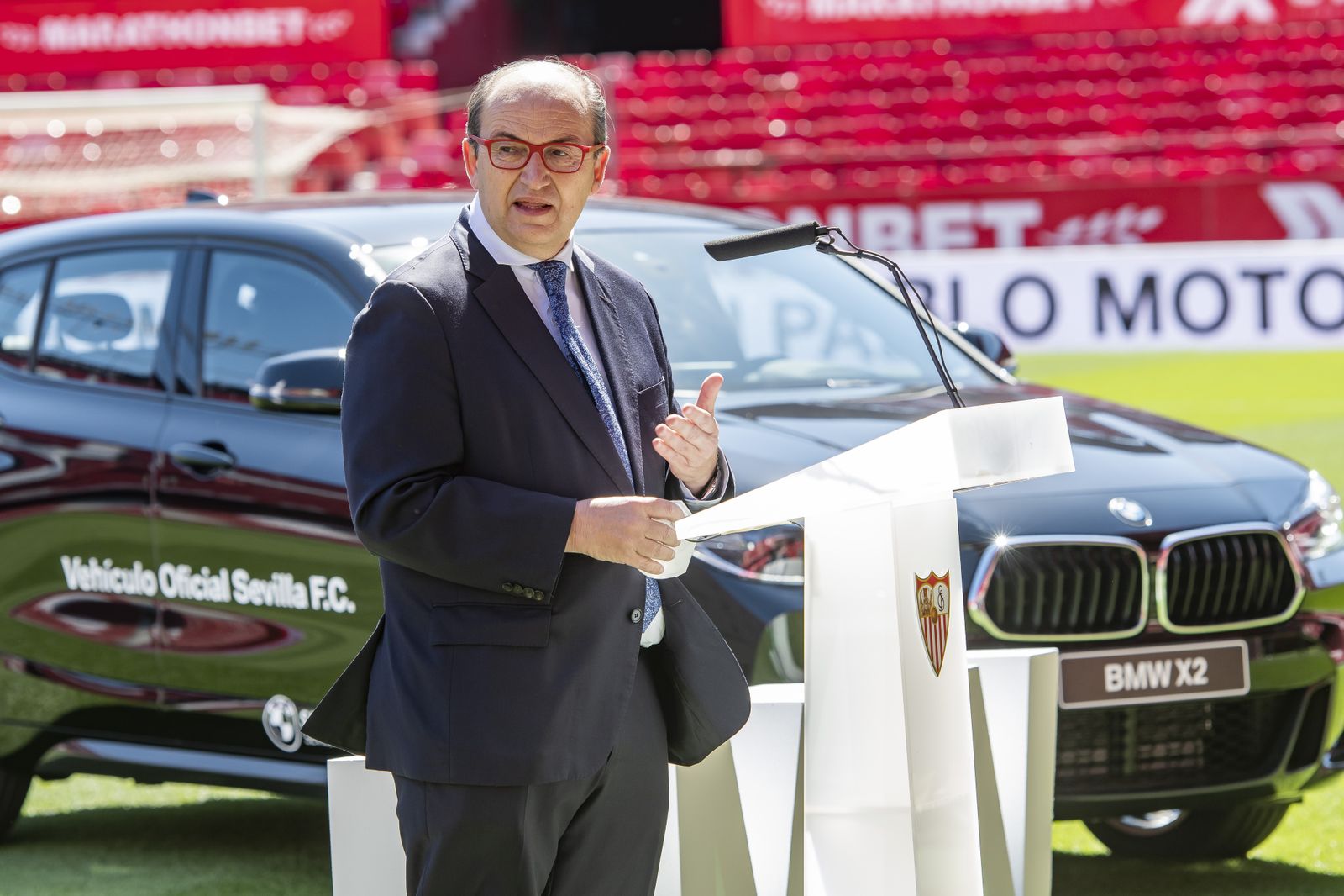 José Castro, en la presentación del nuevo híbrido X2 de BMW, patrocinador del Sevilla.