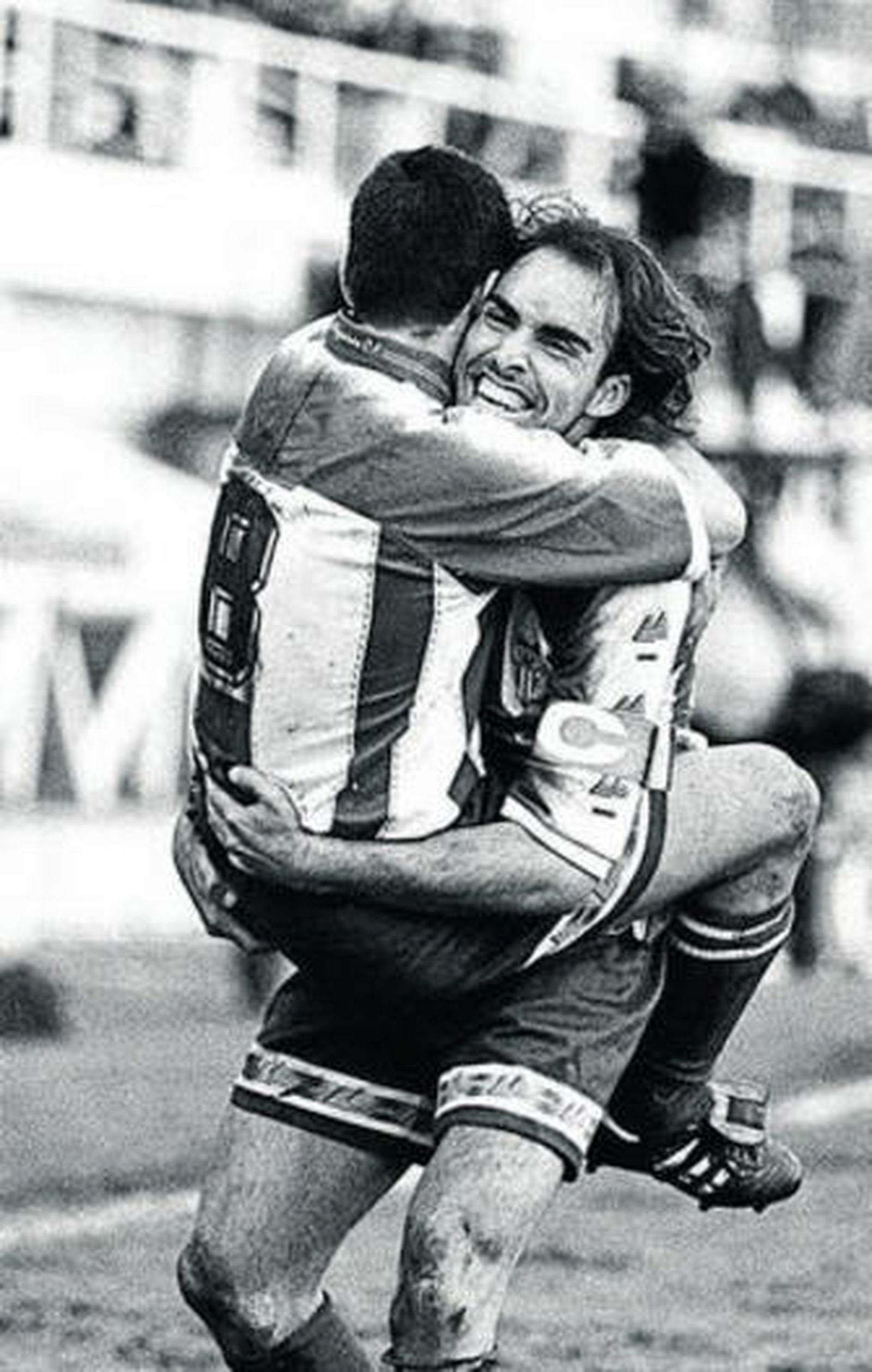 Jonás se abraza al hoy algecirista Alexis tras conseguir un gol.