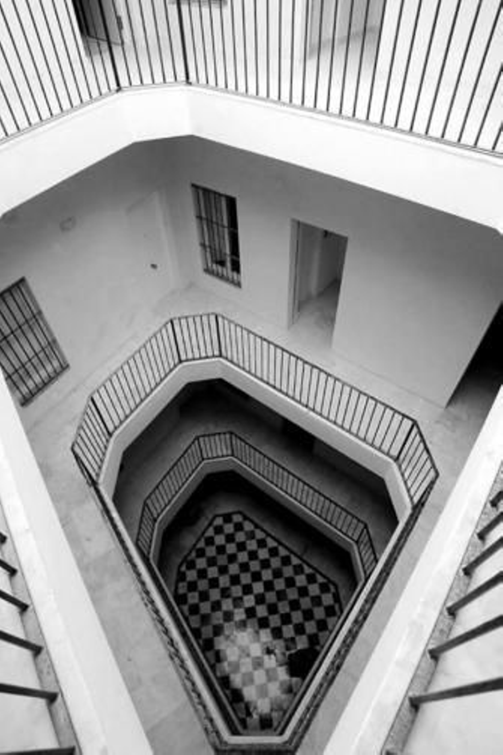 El patio de la finca tiene una curiosa forma trapezoidal.