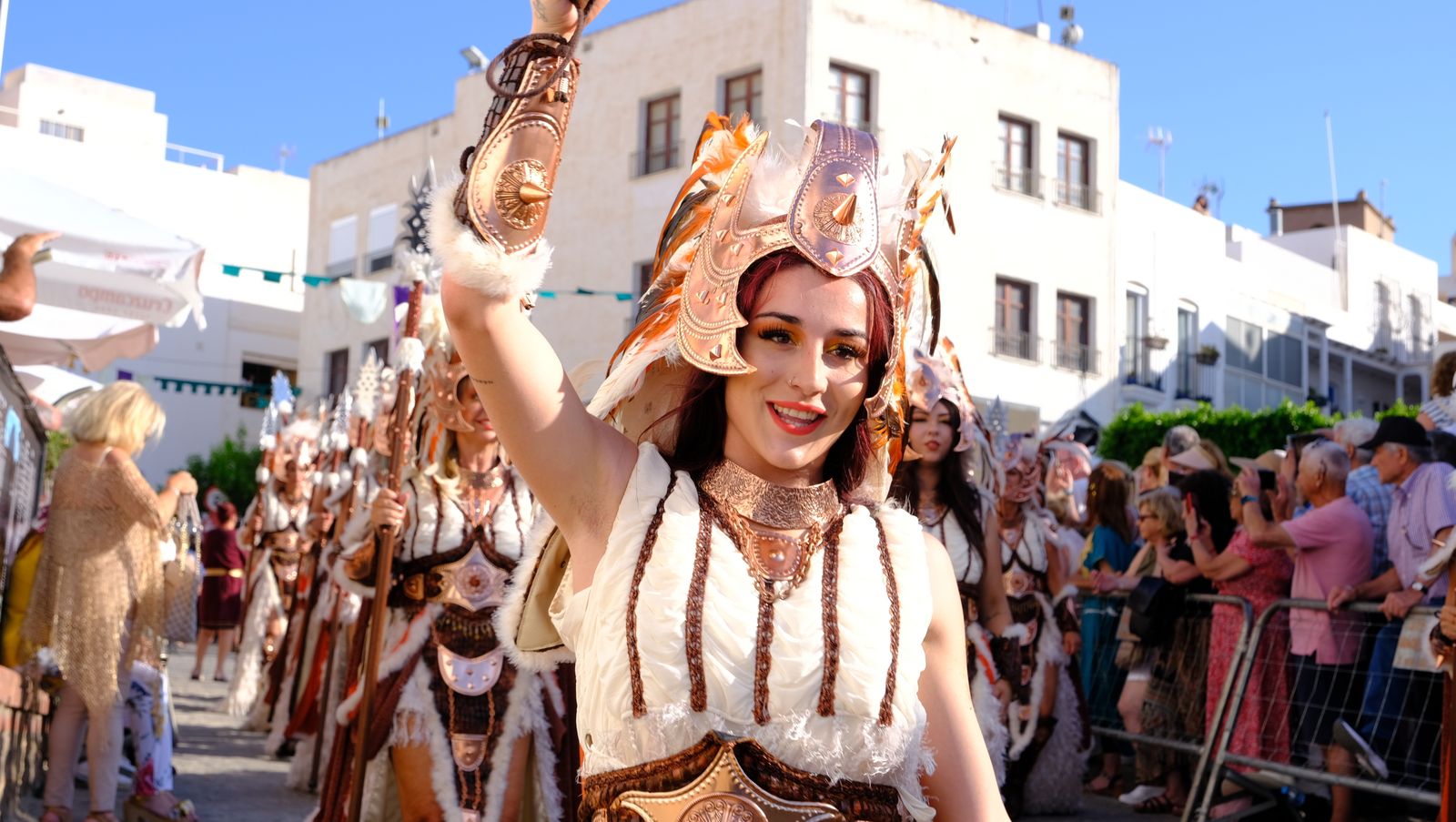 El espectacular desfile de Moros y Cristianos de Mojácar, en imágenes