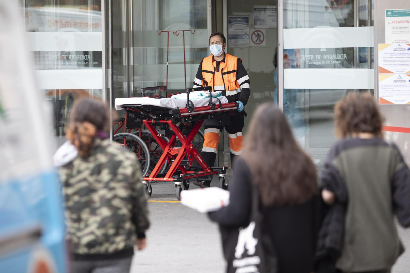 La tercera ola arrecia en Granada y la Junta activa el plan 4.500 para pacientes de Covid