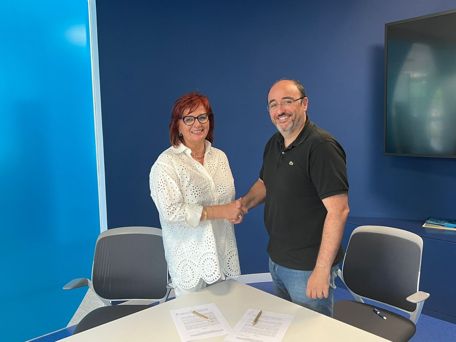 Firma del convenio con A Toda Vela.