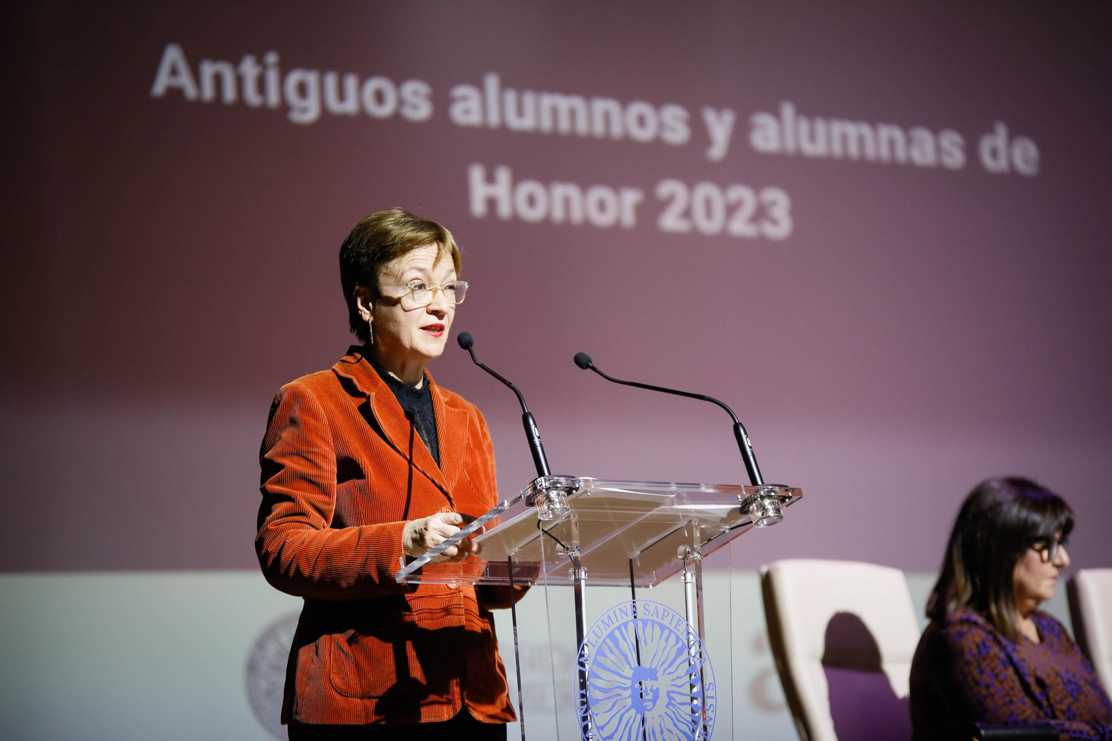 Imágenes del acto de reconocimiento a antiguos alumnos y amigos de honor en la UAL
