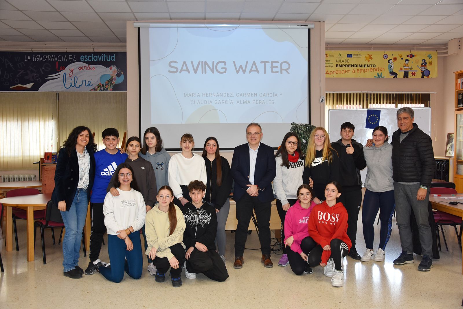 Estudiantes del IES “Pedro Jiménez Montoya” junto al alcalde de Baza, Pedro J. Ramos