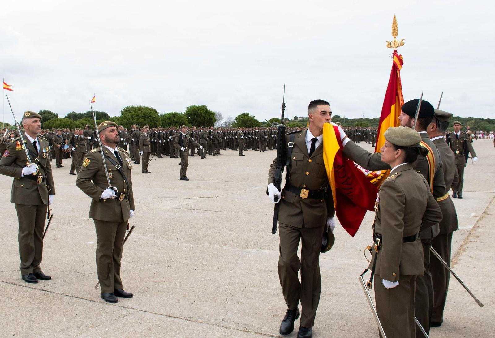 Imágenes de la jura de bandera del primer ciclo de 2025 en el Centro de Formación de Tropa 2 de San Fernando