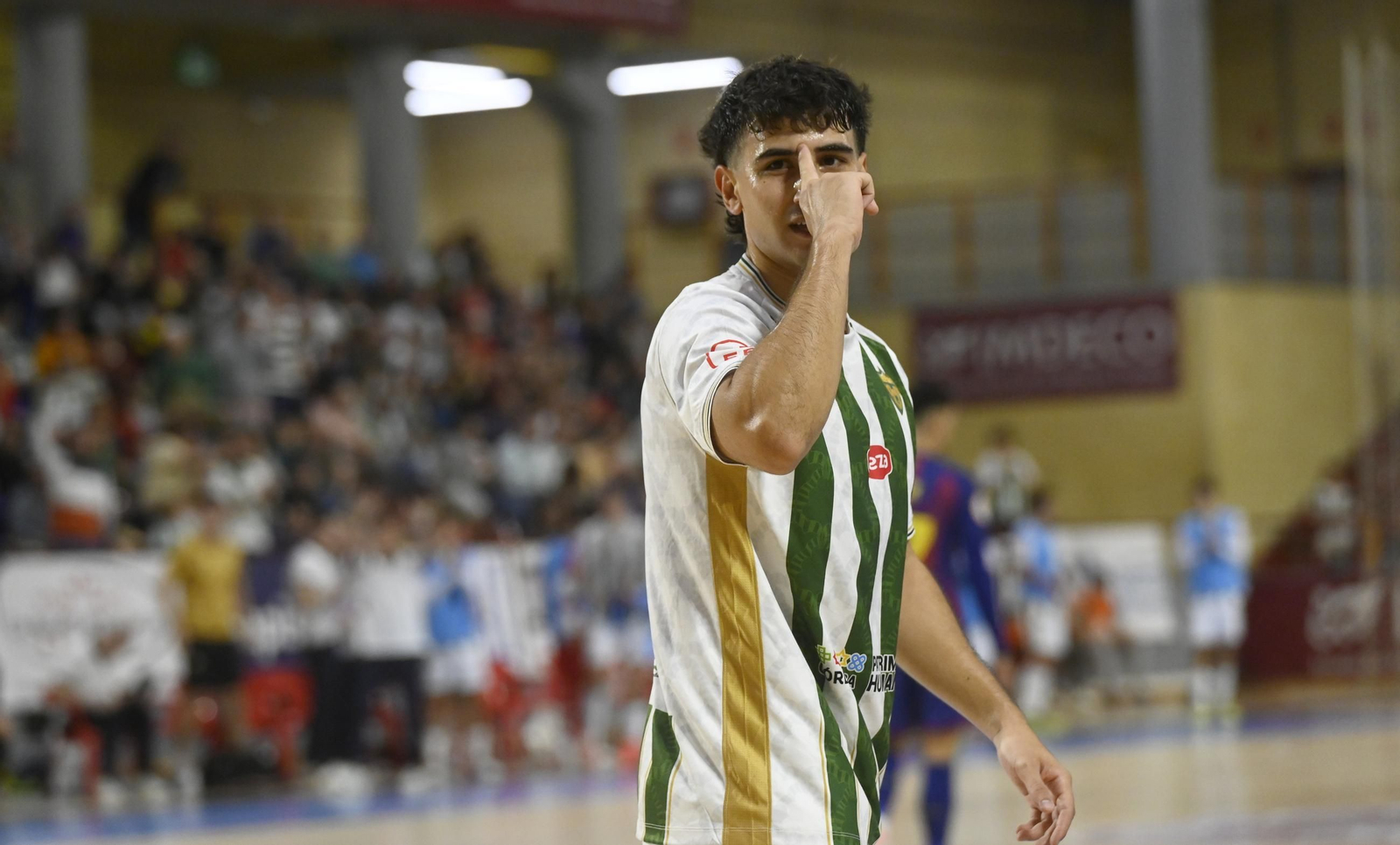 Las mejores fotos del ambiente en Vista Alegre para el Córdoba Futsal - Barça