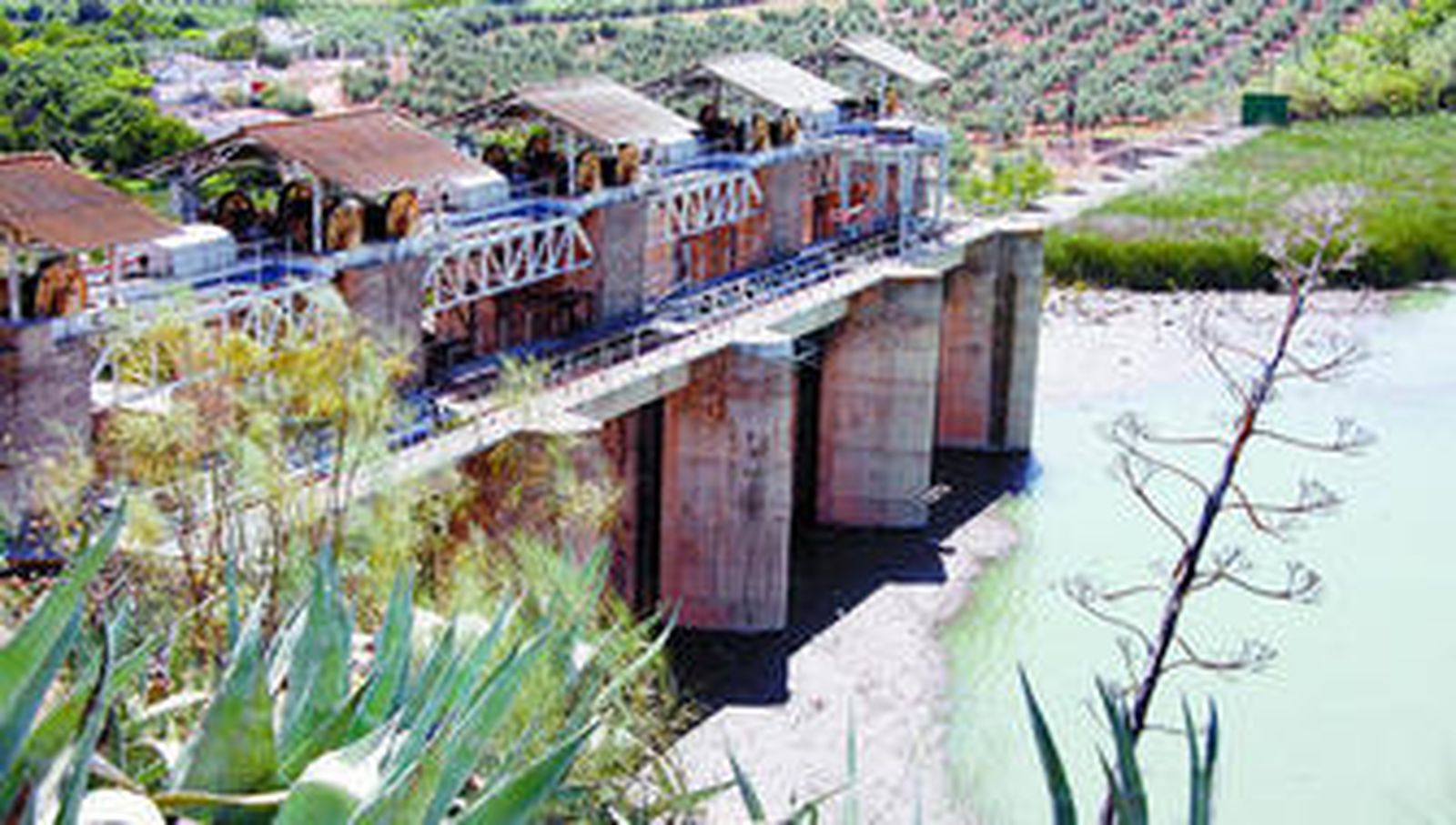 El embalse de Malpasillo, en Badolatosa, recoge las aguas del Genil y está contaminado con nitratos.