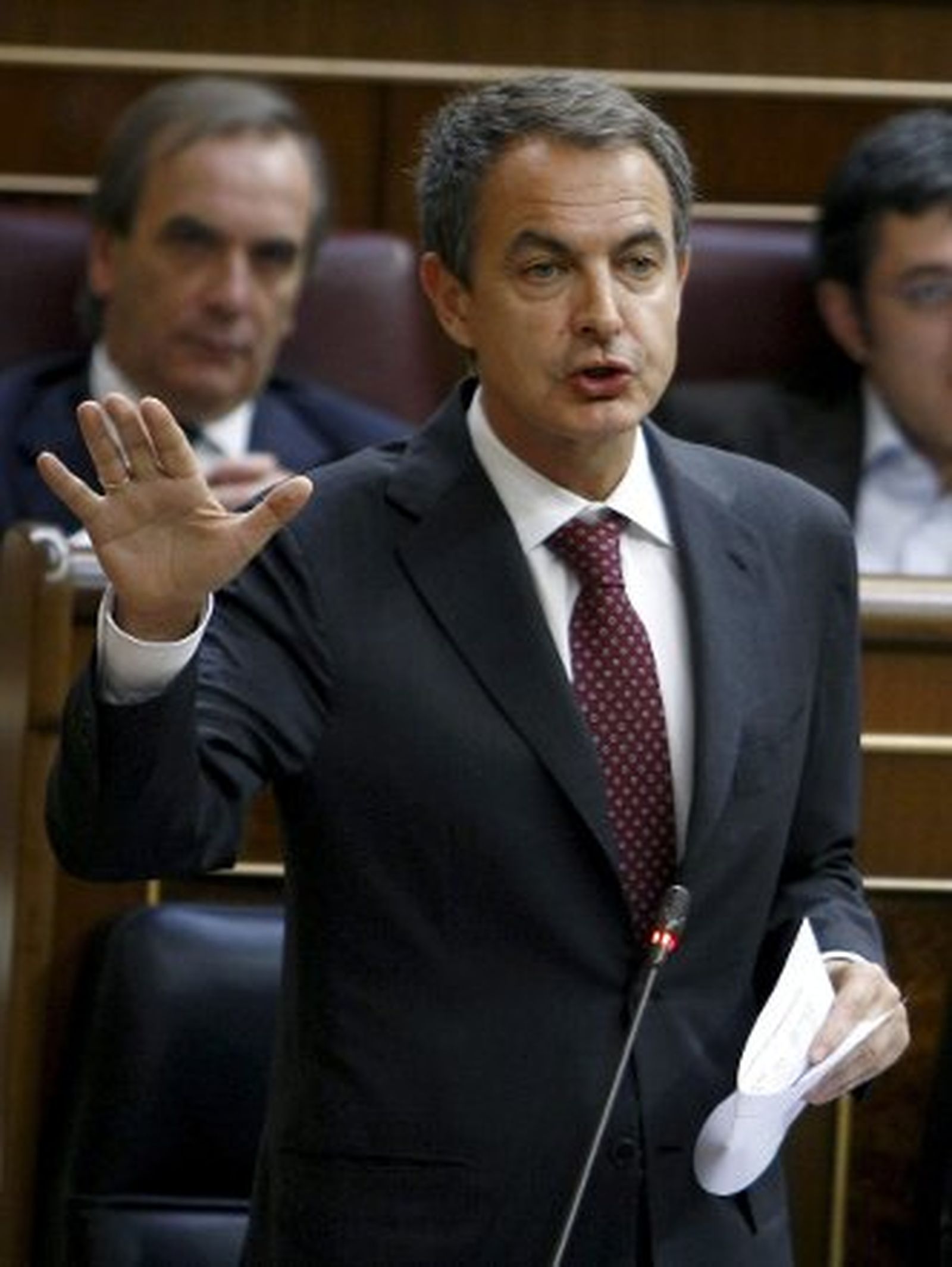 Zapatero: "Con Bildu o sin Bildu, nadie se aprovechará de las instituciones"