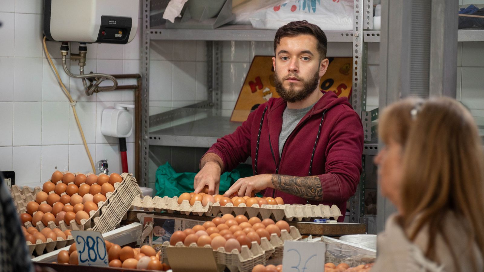 De compras para las cenas de Navidad en el mercado Ingeniero Torroja