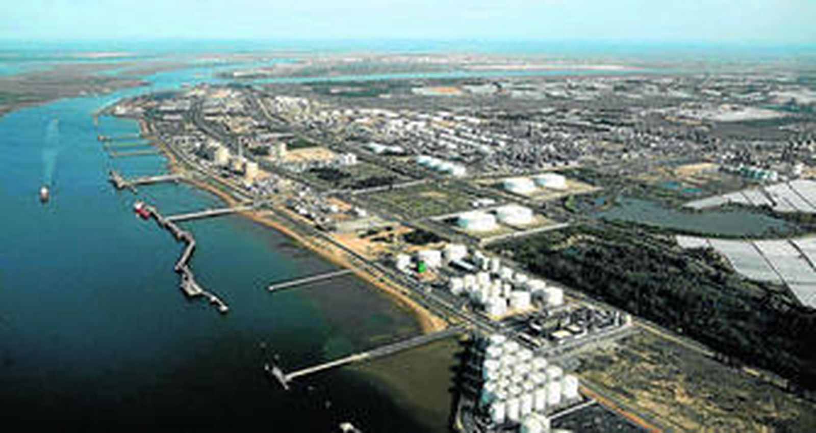 Vista aérea del Puerto Exterior de Huelva, en el término municipal de Palos de la Frontera.