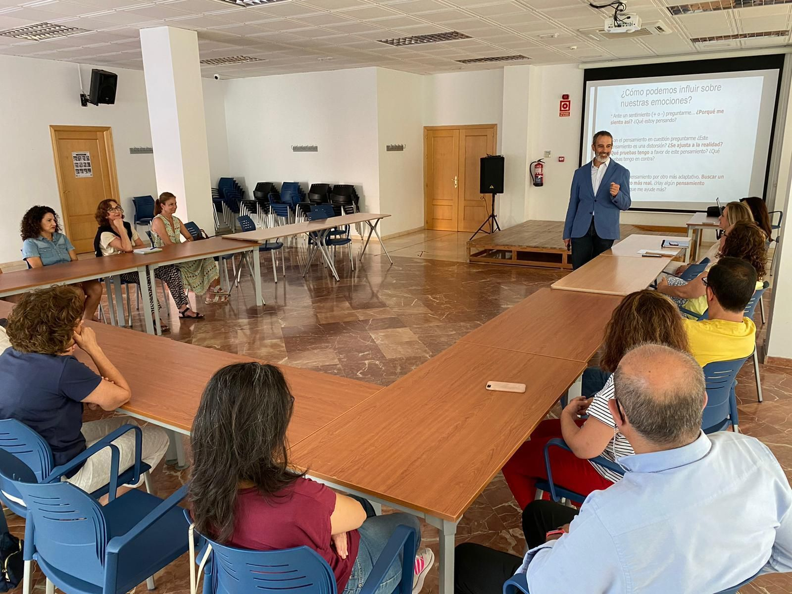 Primera de las jornadas de trabajo en el centro de servicios sociales.