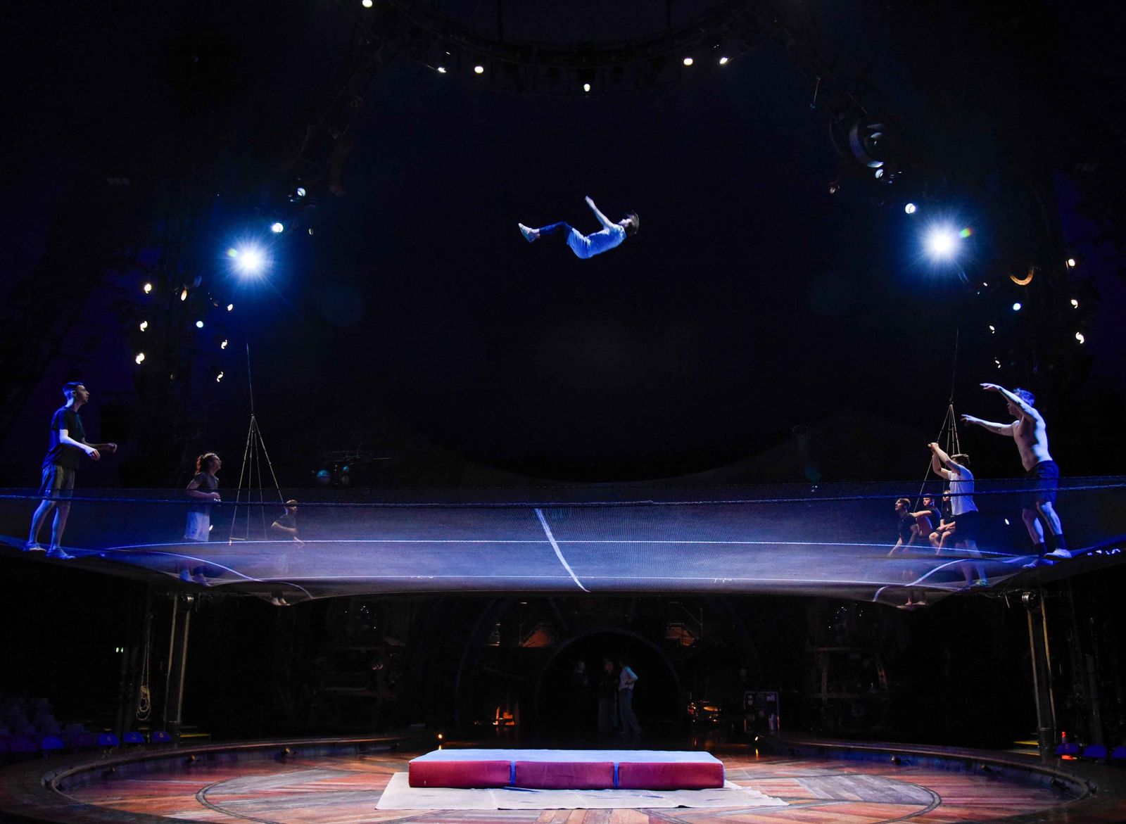 Ensayos y preparativos para el estreno del Circo del Sol en Sevilla 2026