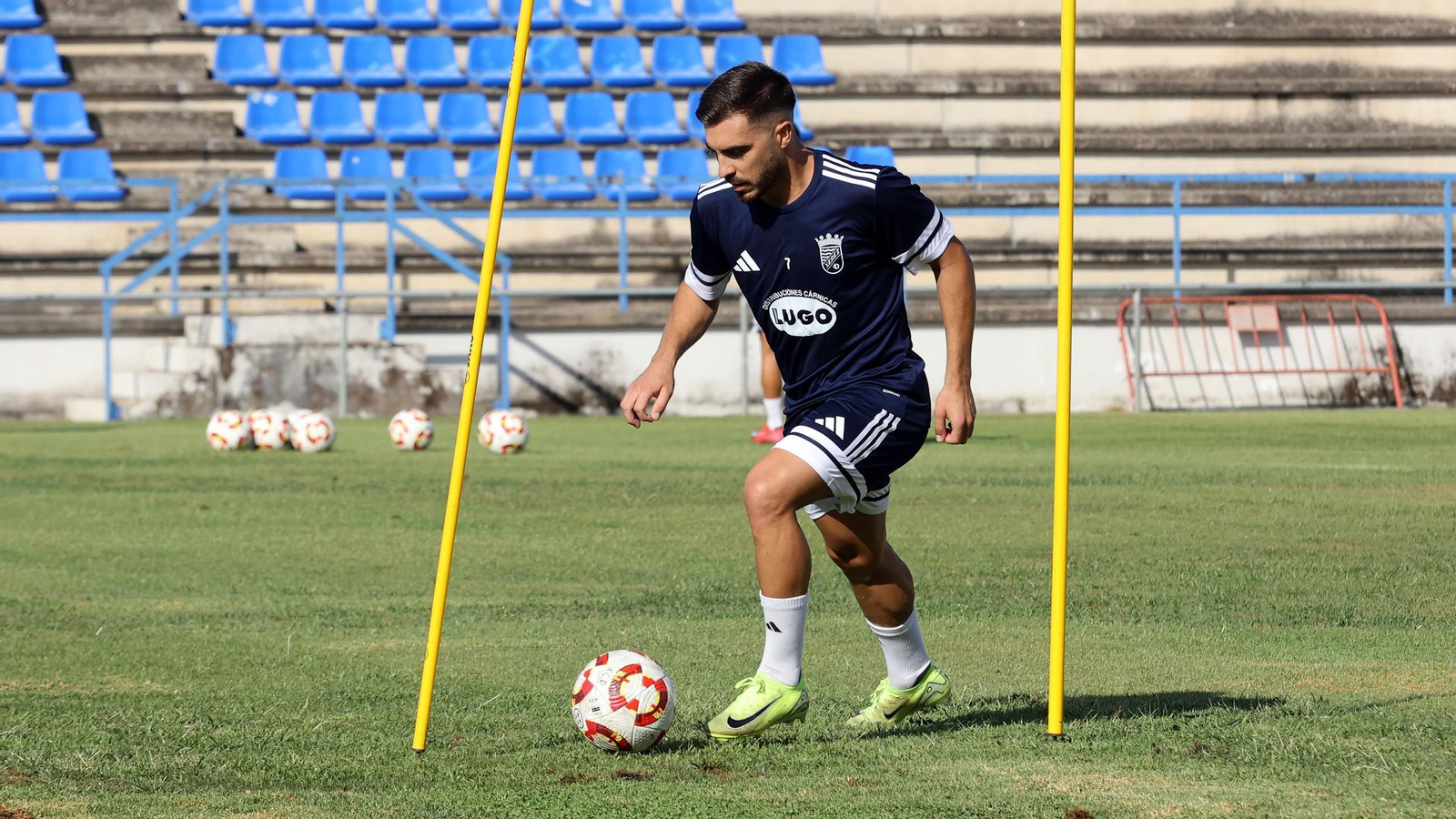 Zelu, en un entrenamiento con el Xerez CD.