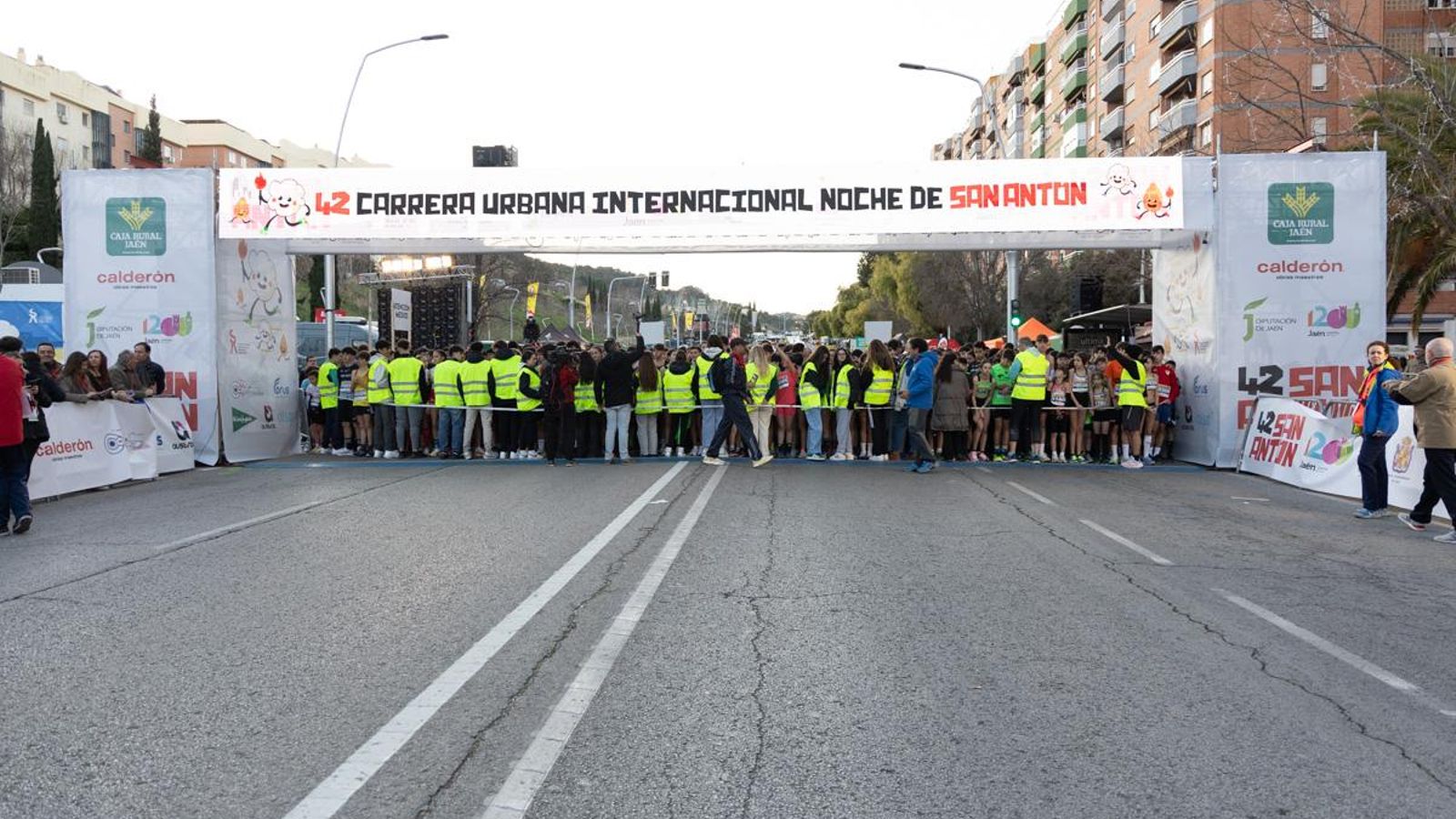 En imágenes: Las promesas del atletismo brillan en la Carrera Infantil de San Antón 2025