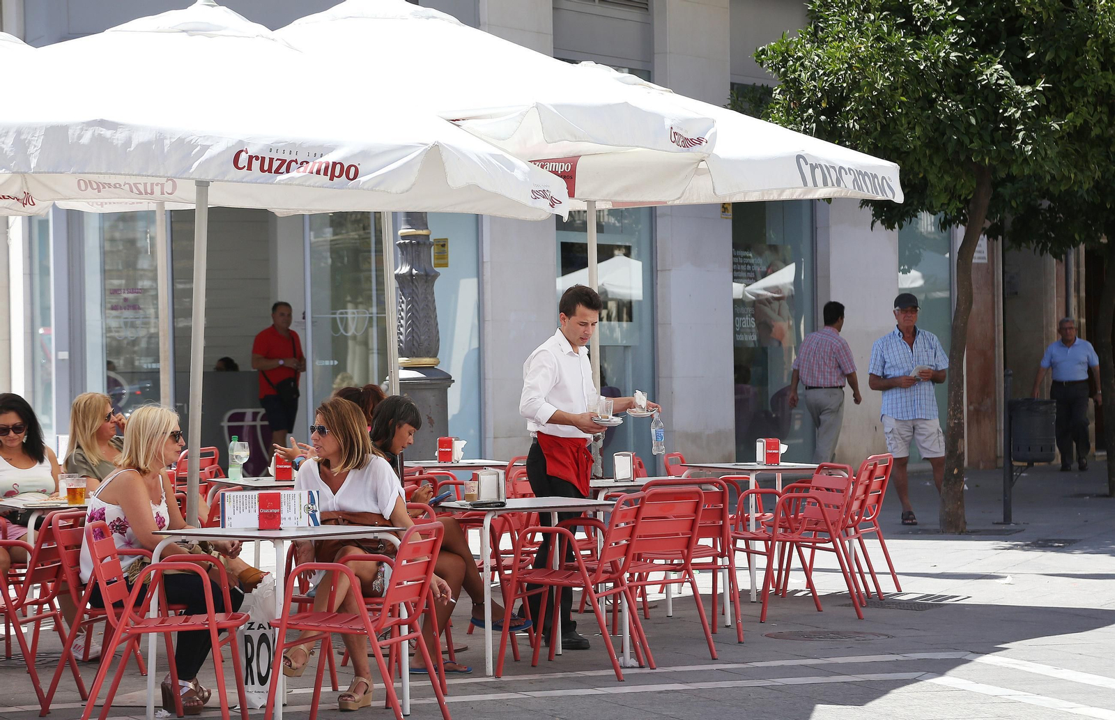 Una terraza de un bar en el centro de Jerez.